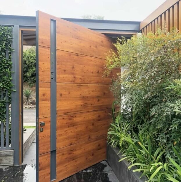 single swing gate