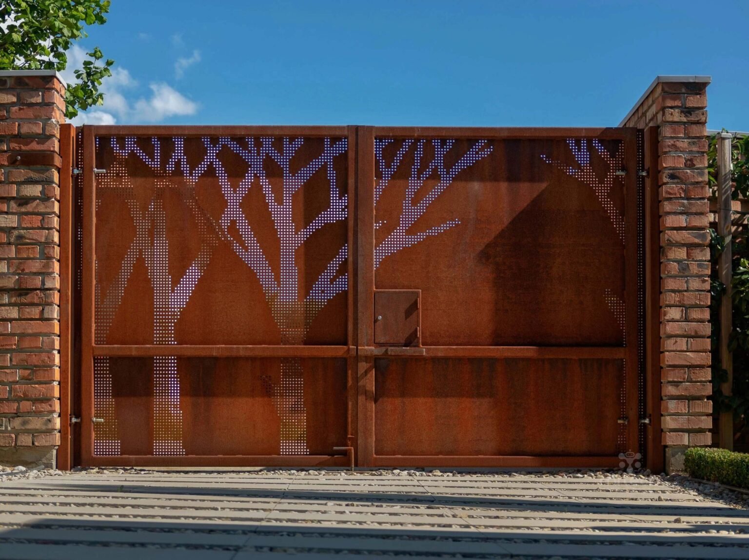 Superior Corten Steel Gates MR-CSG35 » Mr. Tech