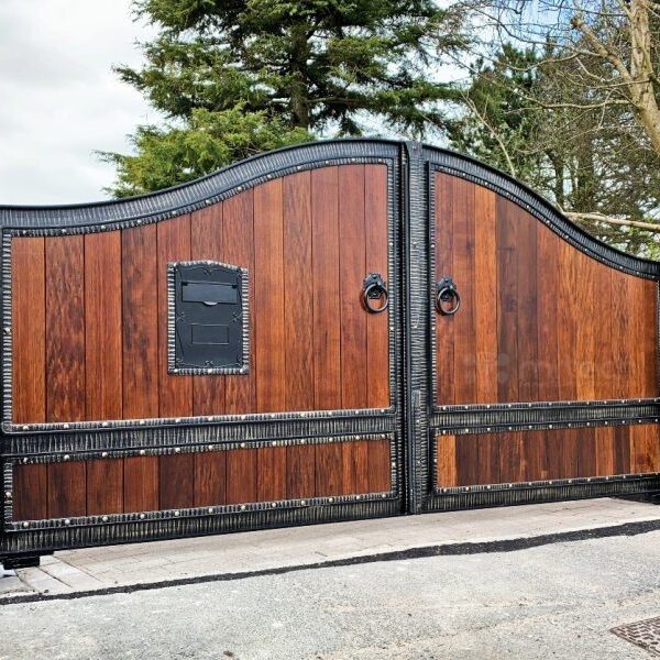 High Quality Brown Teak Wood with Wrought Iron Main Gate