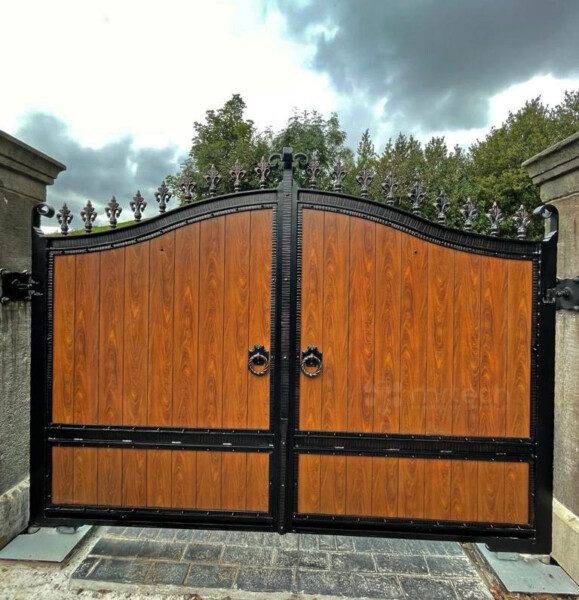 Secure Beautiful Steel Metal Art with Wood Outdoor Gate