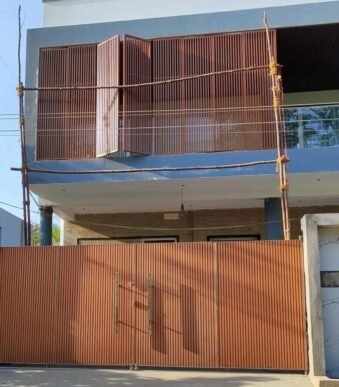 Automatic Swing Bi Fold Gate With Classic WPC Panel Design