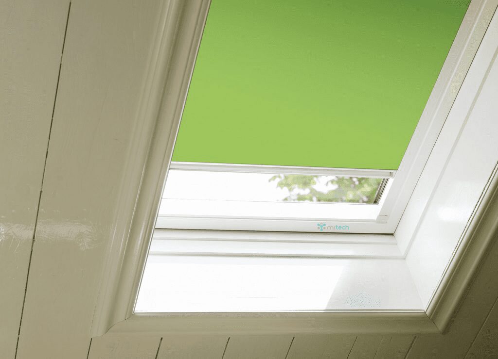 Motorized Fabric Retractable Skylight for Outdoor Canopy